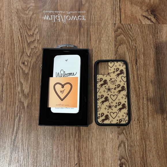 NWT Wildflower iPhone 11 Case - Rodeo Drive - Picture 3 of 6